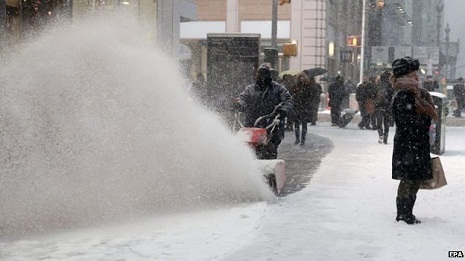 Snow shuts down New York and Boston